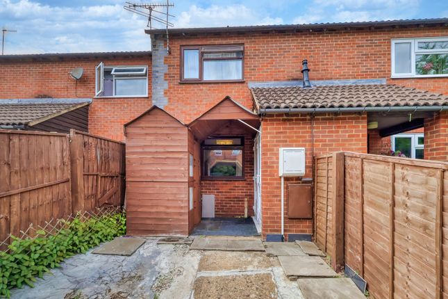1 bed property, in Chairborough Road, £210,000