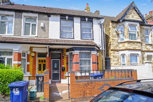 3 bed property, in 47 Tudor Road, £375,000