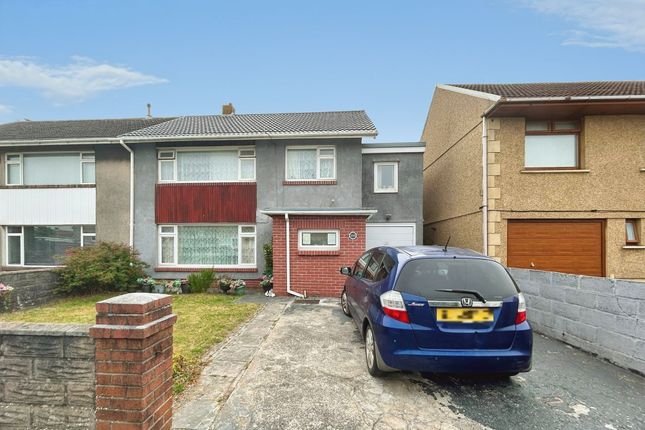 5 bed property, in Western Avenue, £165,000
