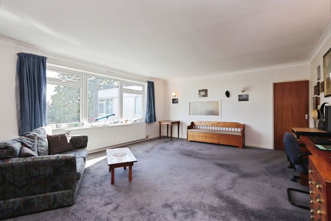 3 bed property, in Fulwood Road, £285,000