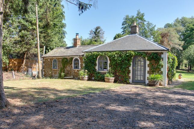 2 bed property, in Main Road, £575,000