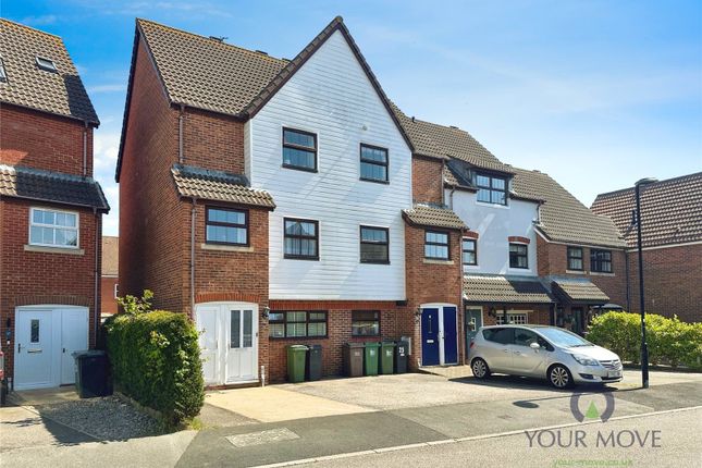 3 bed property, in St. Lucia Walk, £340,000