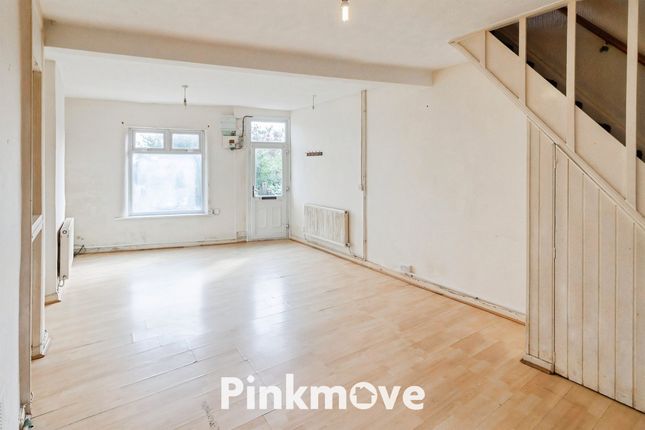 2 bed property, in Upper Power Street, £95,000
