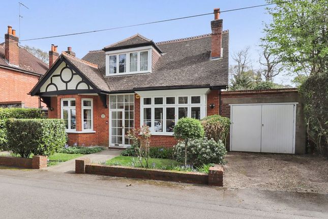 4 bed property, in Pine Grove, £1,150,000