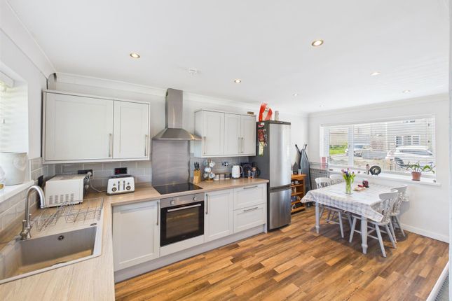 3 bed property, in Rhosnewydd, £169,950