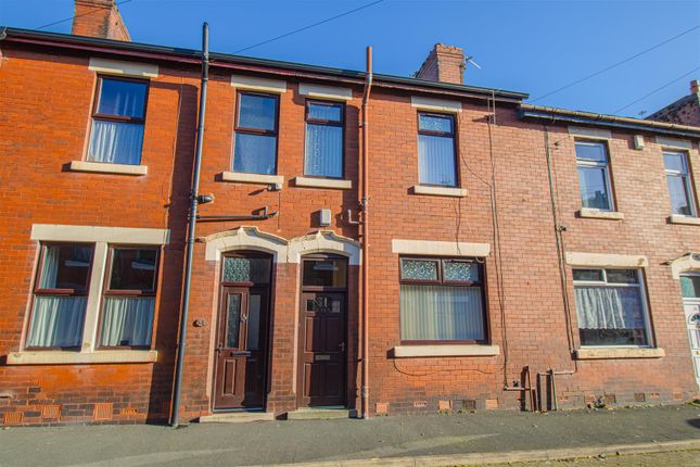 2 bed property, in Mersey Street, £120,000