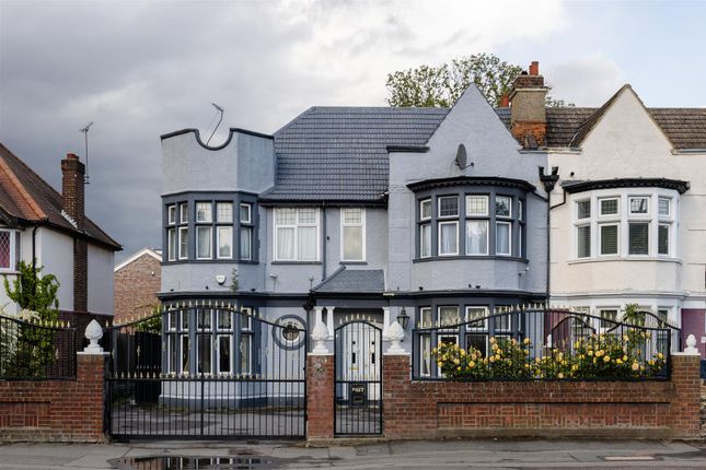5 bed property, in Aldersbrook Road, £1,500,000