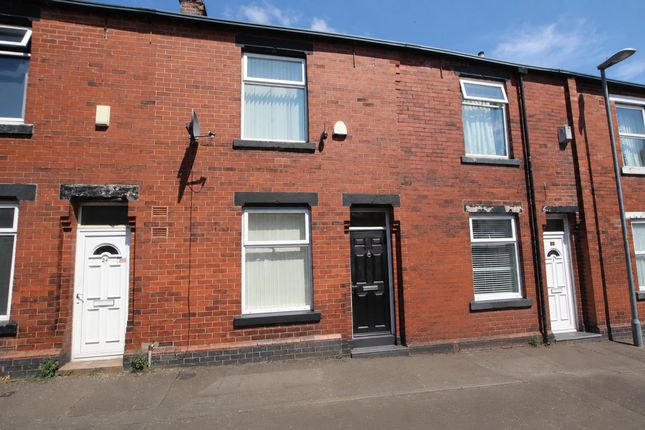 2 bed property, in Holmes Street, £130,000