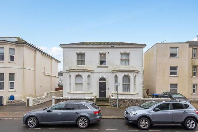 2 bed property, in Selden Road, £135,000