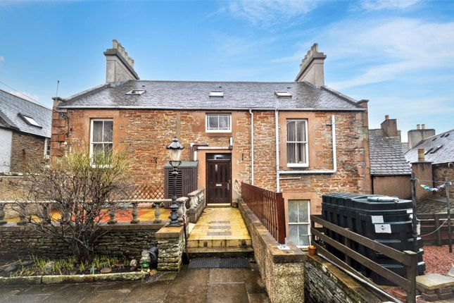 5 bed property, in Victoria Street, £255,000