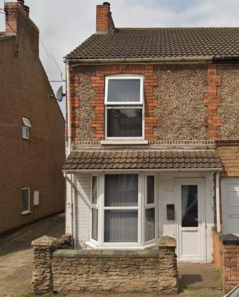 3 bed property, in North Parade, £75,000