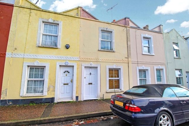 2 bed property, in Ockley Road, £140,000