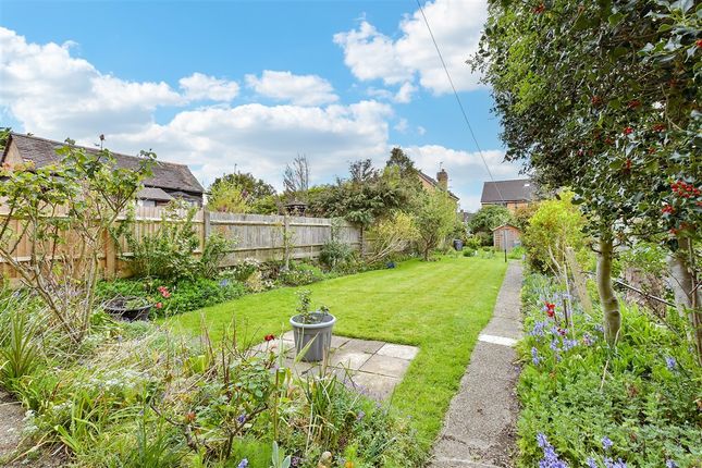 4 bed property, in Sunningdale Road, £550,000