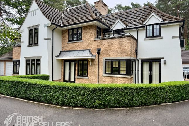 2 bed property, in Lions Lane, £325,000