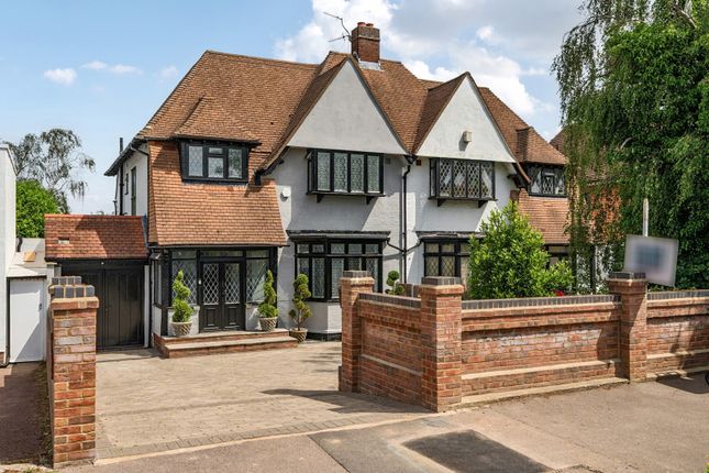 4 bed property, in Eltham Palace Road, £800,000