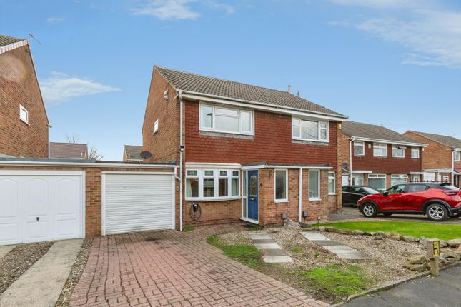 2 bed property, in Stanhope Close, £110,000