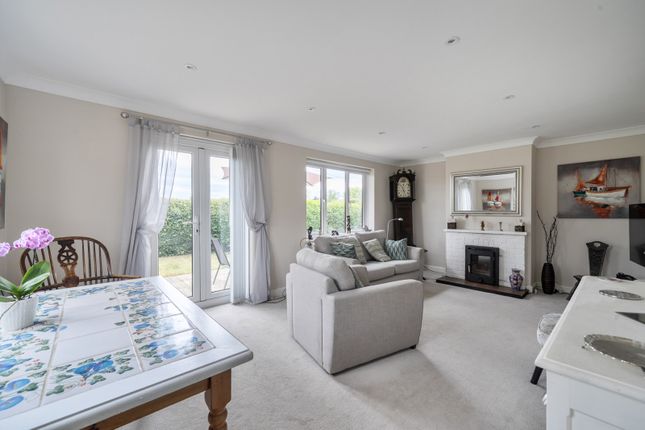 2 bed property, in Cross Keys Road, £450,000