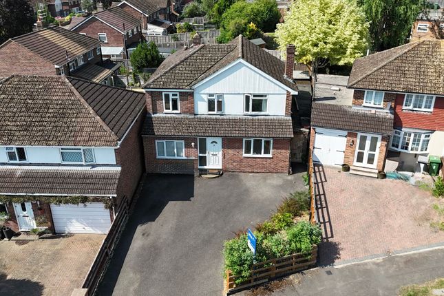 5 bed property, in Bowfell Close, £600,000