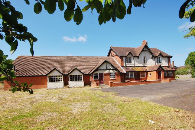 4 bed property, in Main Road, £250,000