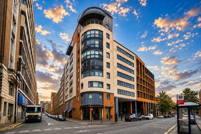 2 bed property, in Newhall Street, £190,000