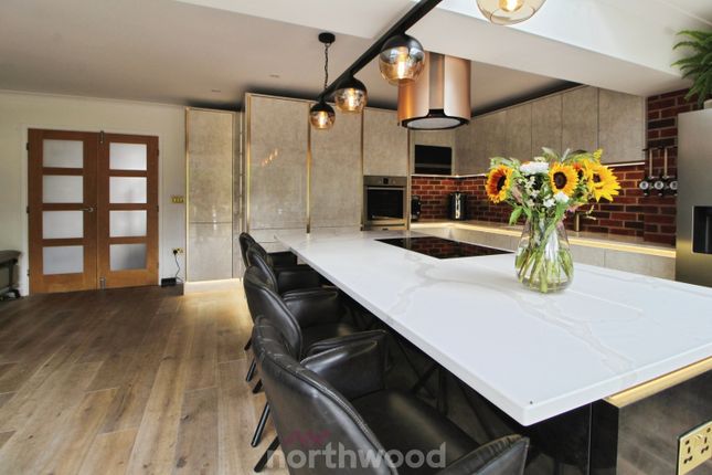 5 bed property, in Checkstone Avenue, £560,000