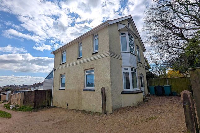 3 bed property, in West Avenue, £300,000