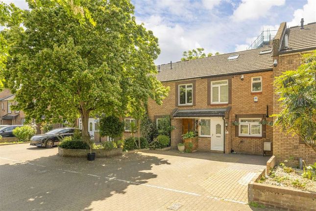 3 bed property, in Rectory Square, £825,000