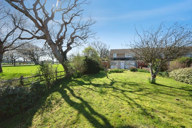 4 bed property, in Richmond Close, £425,000