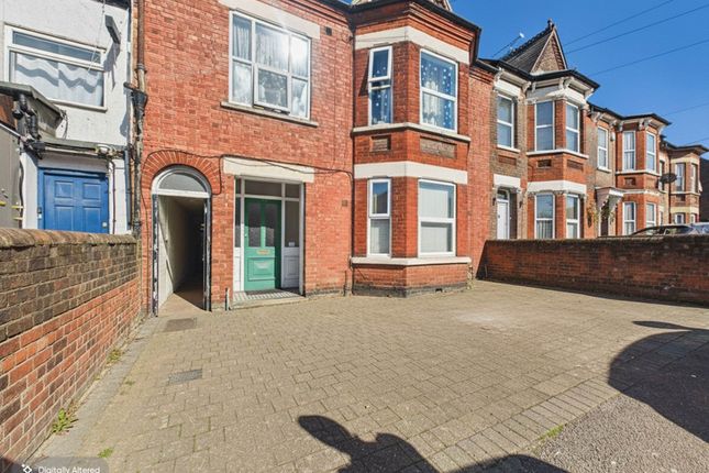8 bed property, in High Street South, £675,000