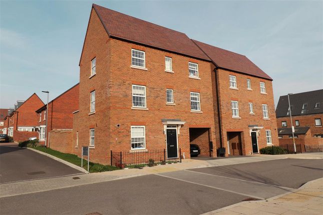 5 bed property, in Croucher Avenue, £650,000