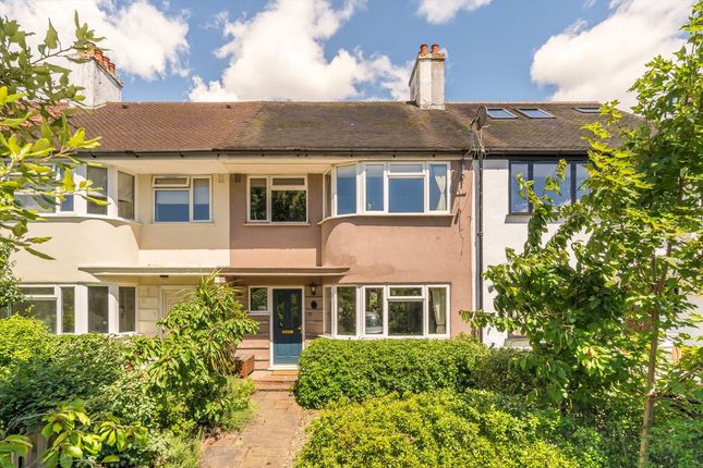 3 bed property, in Ravensbourne Park, £675,000