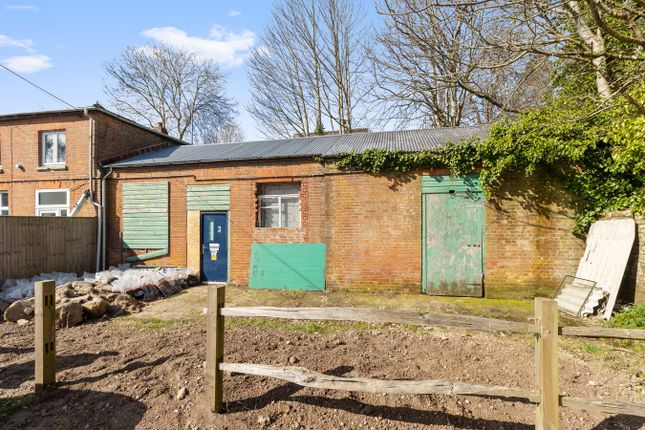 6 bed property, in Vinehall Road, £290,000