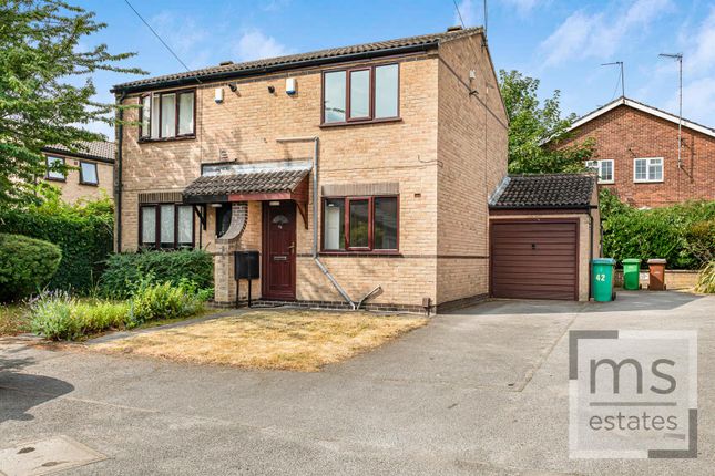 2 bed property, in Lenton Manor, £215,000