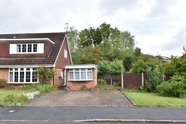 3 bed property, in Kingswinford, £260,000