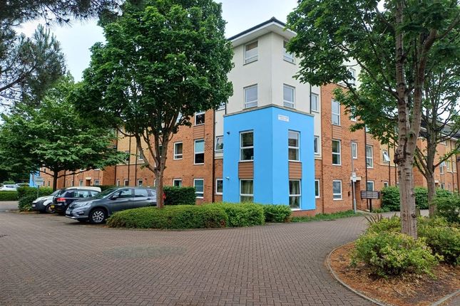 2 bed property, in Admiralty Close, £185,000