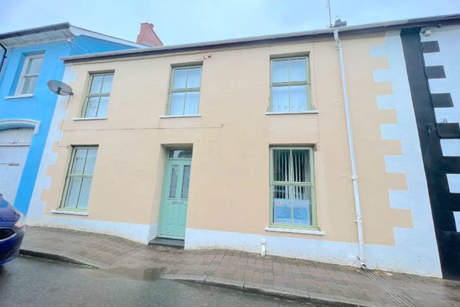 3 bed property, in The Square, £270,000