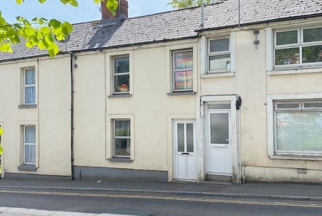2 bed property, in Park Terrace, £95,000