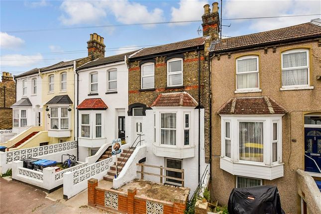 5 bed property, in Clifton Gardens, £375,000