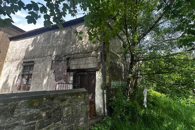 Land, in Hallwell Street, £20,000