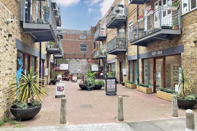 2 bed property, in Hildreth Street Mews, £330,000