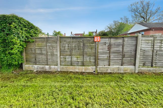 Studio, in Springwood View Close, £75,000