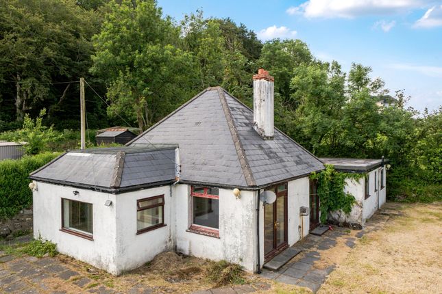 2 bed property, in Upcott Hill, £300,000