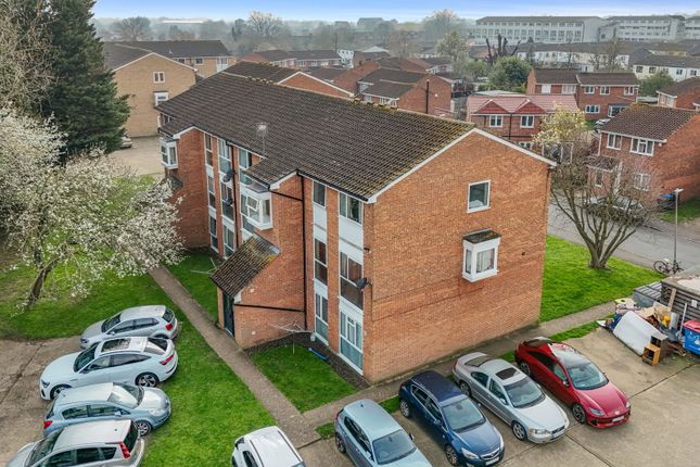 2 bed property, in Trotwood, £230,000