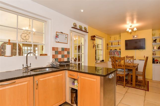 3 bed property, in High Street, £475,000