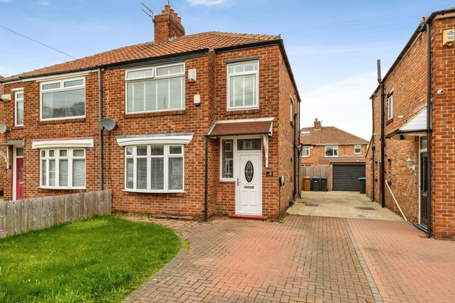 3 bed property, in Coniston Grove, £170,000