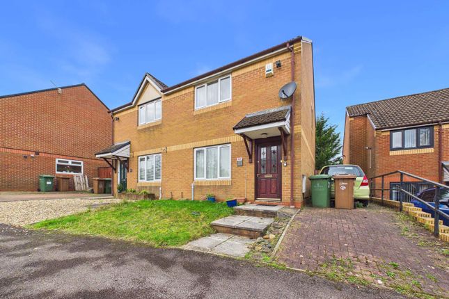 2 bed property, in Heol Gwaun Rhos, £215,000