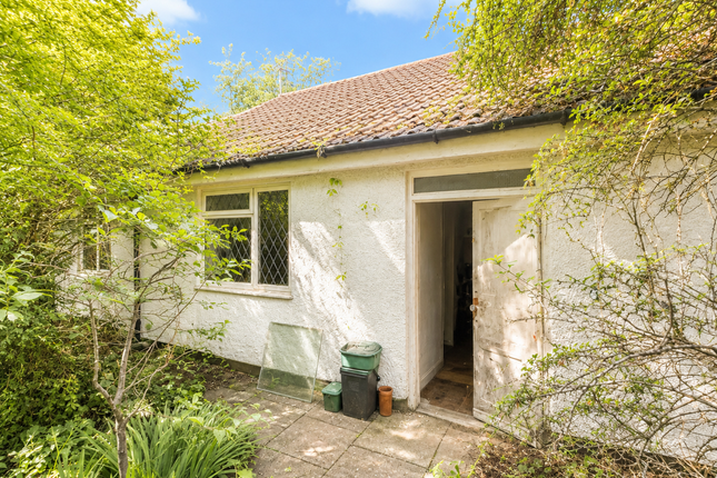 2 bed property, in Online Auction, £100,000