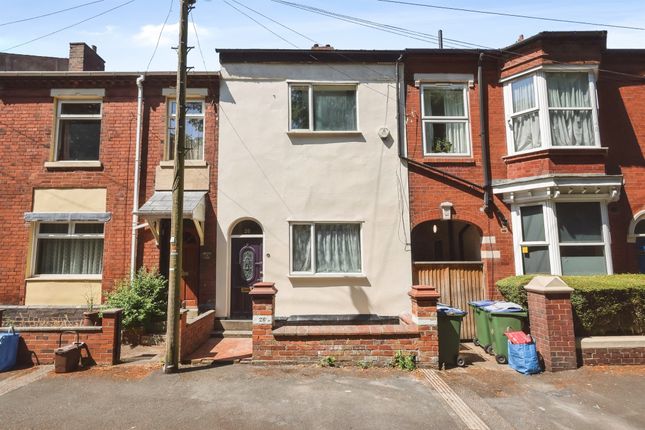 3 bed property, in Avenue Road, £200,000