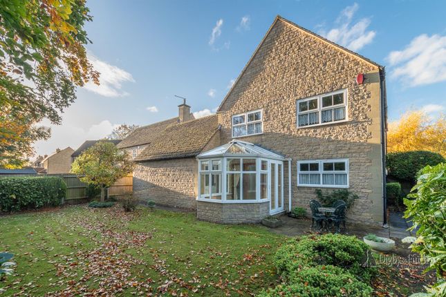 4 bed property, in Wood Road, £475,000