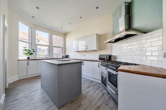 3 bed property, in St. Johns Lane, £360,000